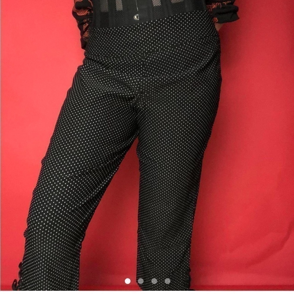 Casual polka dot capris  🖤🤍​​​​​​​​​​​​​​​​​​​​​​​ - Picture 3 of 4